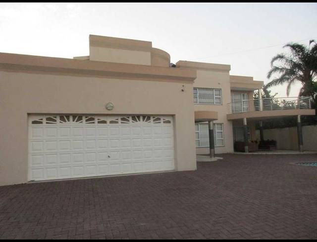 4 BEDROOM HOUSE FOR SALE IN OSLO BEACH
